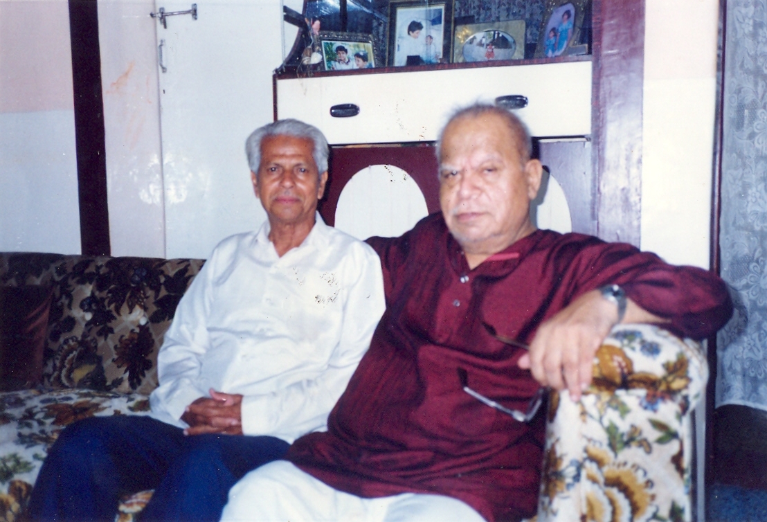 मित्र वली सिद्दीकींसोबत 